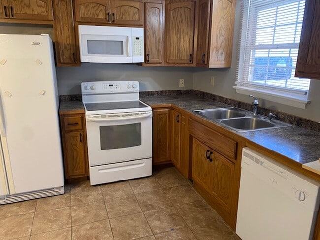 Building Photo - VERY NICE 3-BEDROOM 1-BATH IN WEST JOPLIN-$1250 RENT-$1250 DEPOSIT