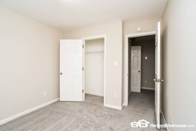 Building Photo - Nice 3 bedroom 2 bath