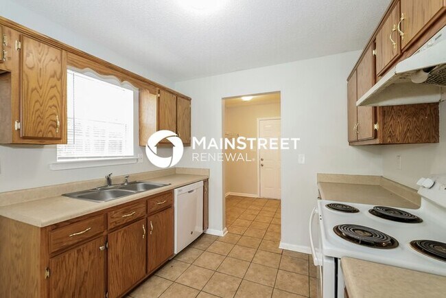 Building Photo - 3 Bedroom Pet-Friendly Home in Memphis, TN with Main Street Renewal