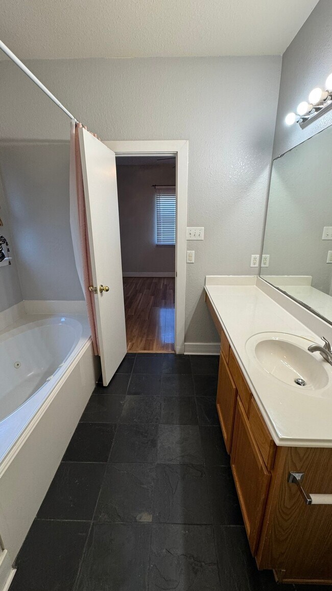 Building Photo - 11923 Prior Park Dr