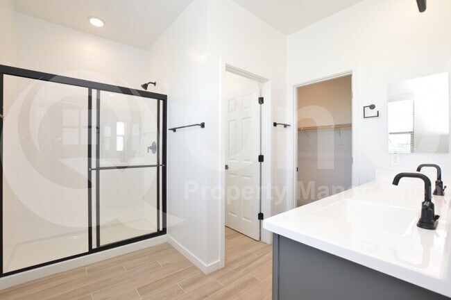 Building Photo - 9418 E Solina Ave