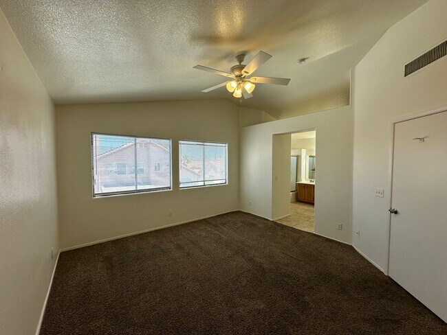 Building Photo - Pool and 4 bedrooms