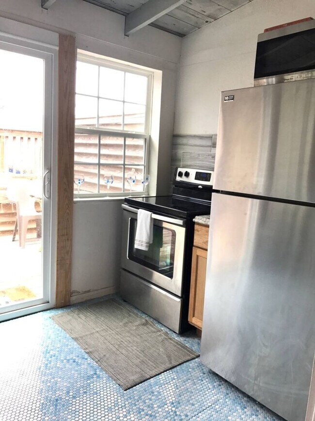 Building Photo - 2521 Avenue Q