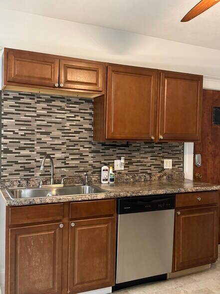 Building Photo - 37 Mountford St