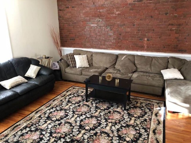 Building Photo - 583 Howard Ave