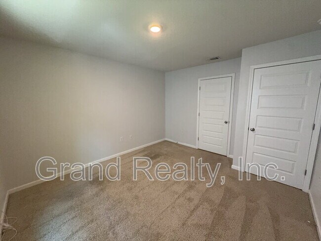 Building Photo - 5482 Peach Dr