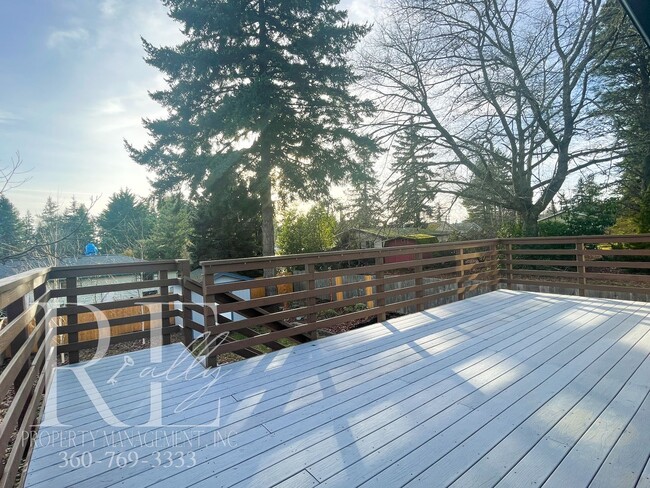 Building Photo - Remodeled w Heat Pump and Large Deck