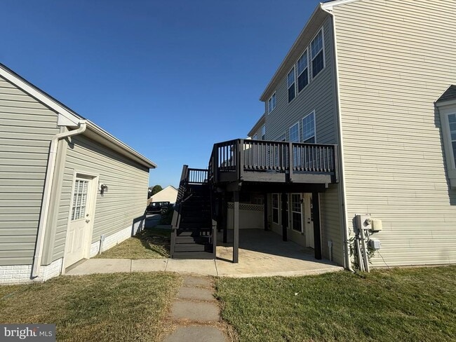 Building Photo - 60 Deerbrook Dr
