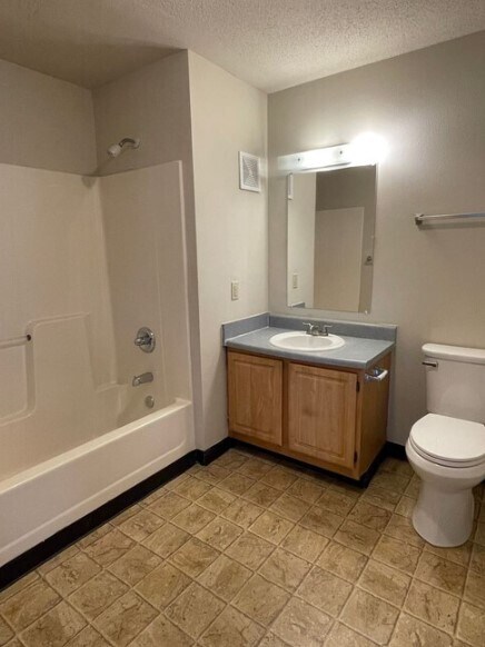 Building Photo - 2902 Iowa St