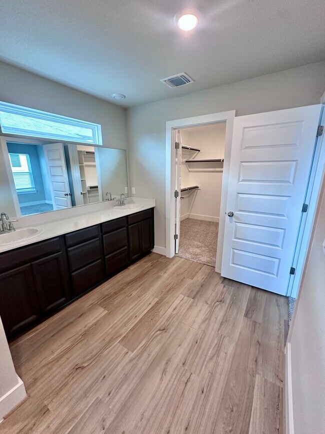 Building Photo - Modern 3-Bedroom, 2.5-Bathroom in Easton Park!