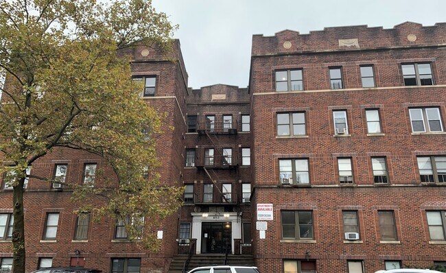 Primary Photo - 1013 N Broad St