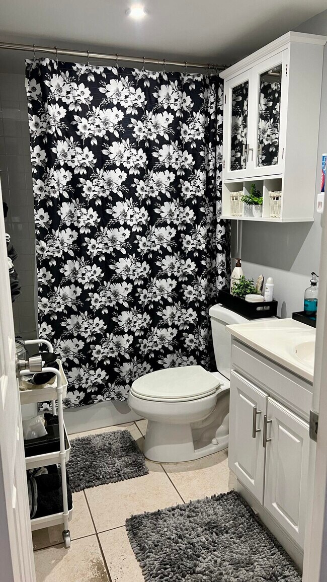 Building Photo - 140 S Cypress Rd