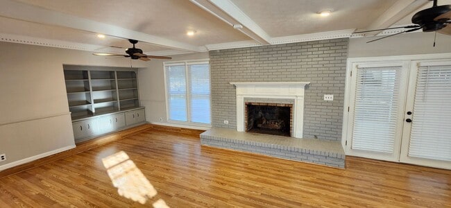 Building Photo - 3 bedroom home in North Columbus