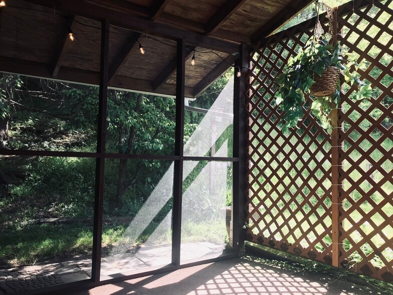 Screened in patio-main level - 109 Geronimo Dr
