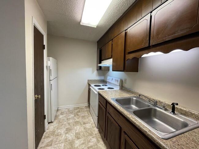 Building Photo - Apartment For Rent