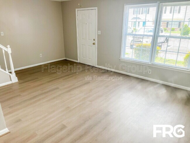 Building Photo - 2700 Thackery Rd