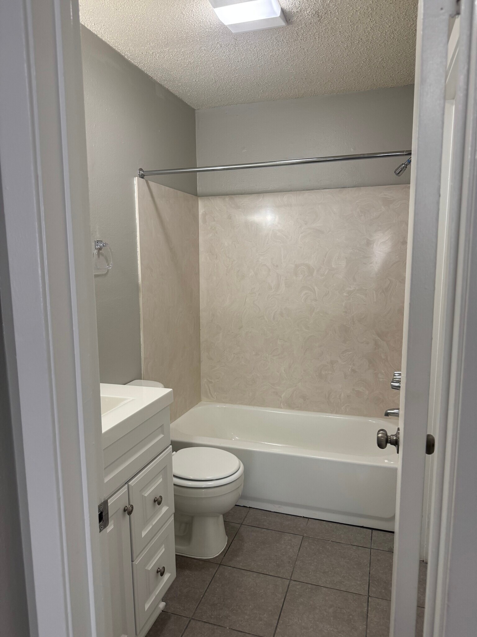 Building Photo - 708 24th St