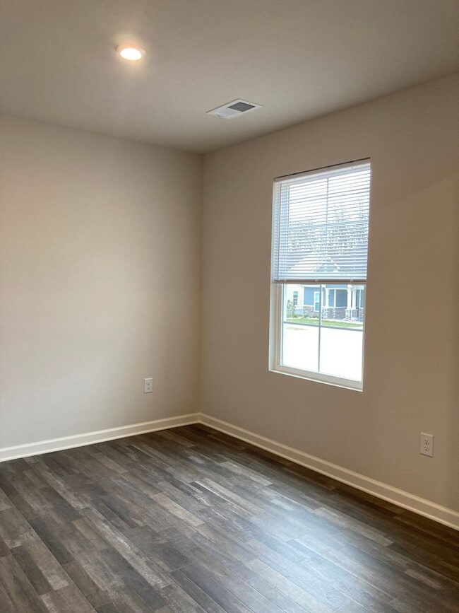 Building Photo - ** Apply TODAY ** Possibly Have Keys in Hand TOMORROW **