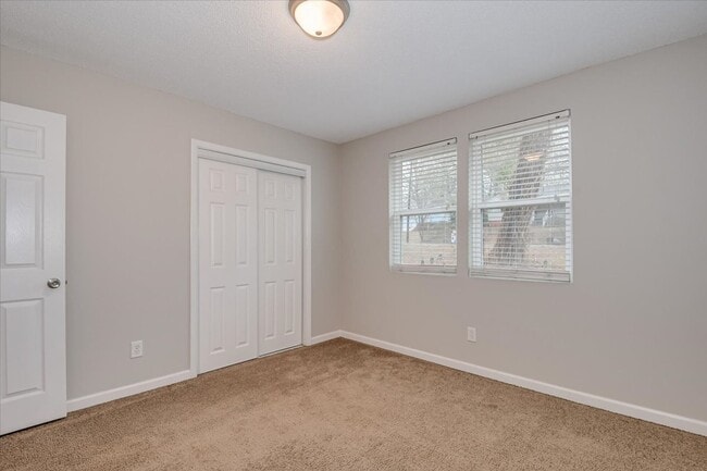 Building Photo - West Augusta Charm