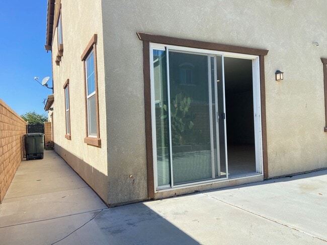 Building Photo - Beautiful 6 bed and 4.5 bath home in West ...