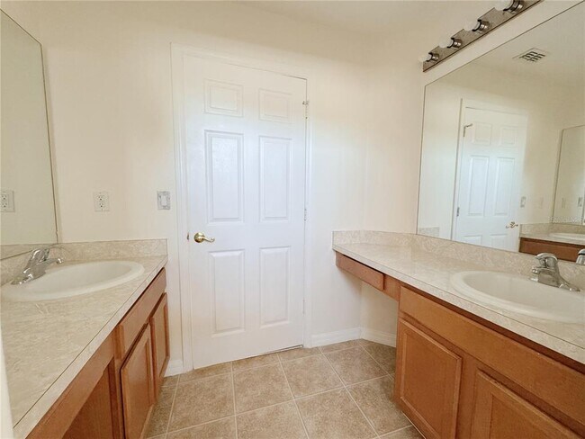 Building Photo - 13754 Amelia Pond Dr