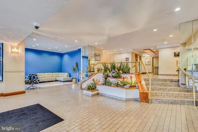 Building Photo - 5340 Holmes Run Pkwy