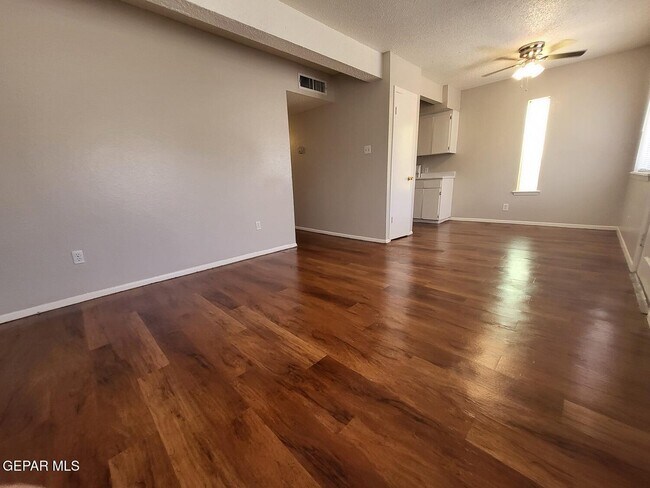 Building Photo - 5209 Carousel Dr