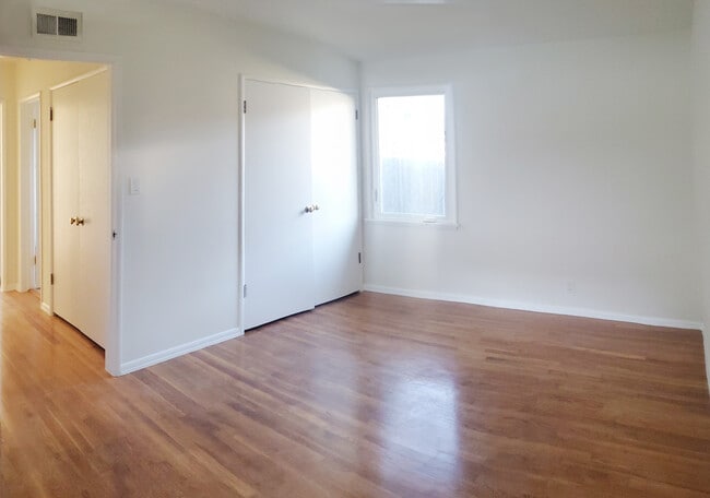 Building Photo - 26541 Mazur Dr