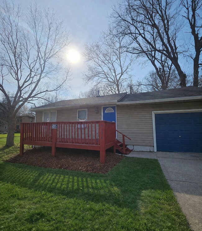 Building Photo - 2 Bedroom 1 Bathroom Home