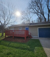 Building Photo - 2 Bedroom 1 Bathroom Home