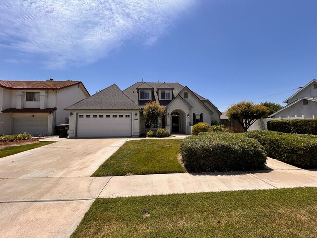 Building Photo - Beautiful home for rent in Visalia!