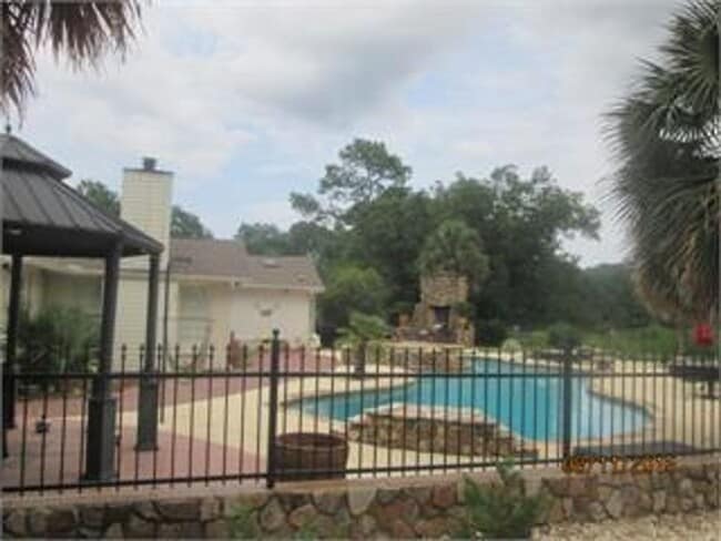 Building Photo - 1407 Camellia Dr