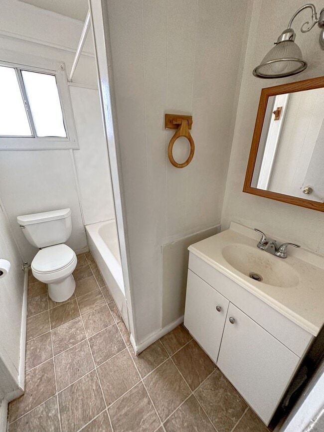 Building Photo - 3719 E Fairmount St