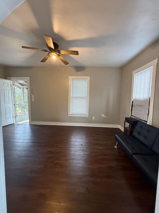 Building Photo - 1108 Dallas St