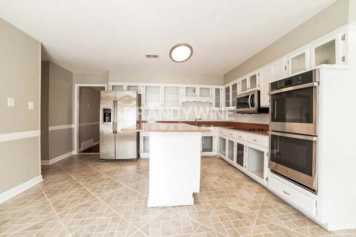 Building Photo - 7477 Stonington Dr