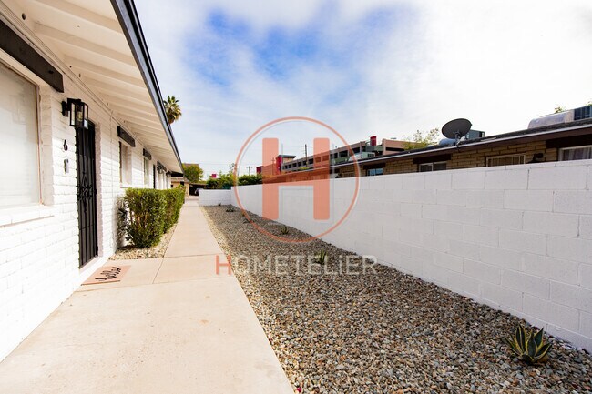 Building Photo - 2812 N 17th Pl
