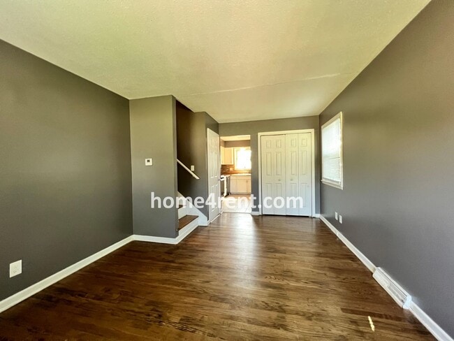 Building Photo - Attractive Lee's Summit Half Duplex w/ Lots of Natural Light and Spacious Bedrooms!