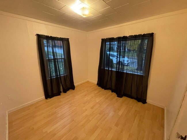Building Photo - Cute, Centrally located House