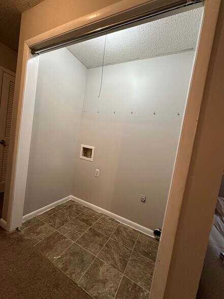 Building Photo - 1801 Windover Pl SW