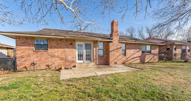 Building Photo - 13502 S Fern St