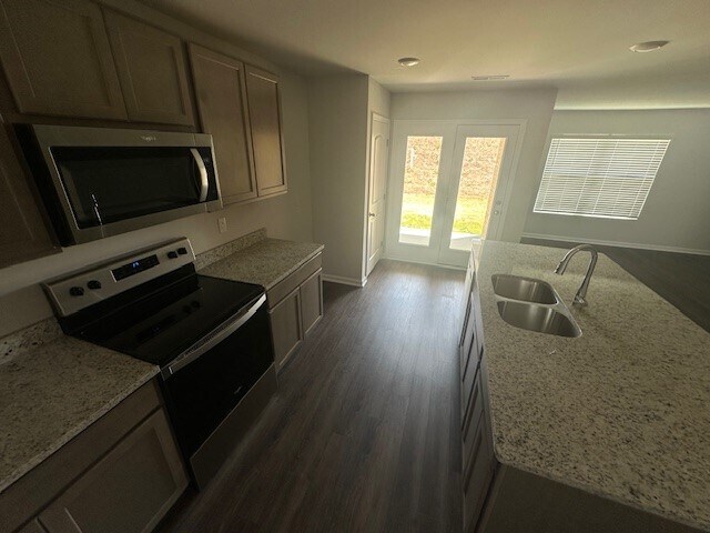 Building Photo - 1512 Heritage Cir SE