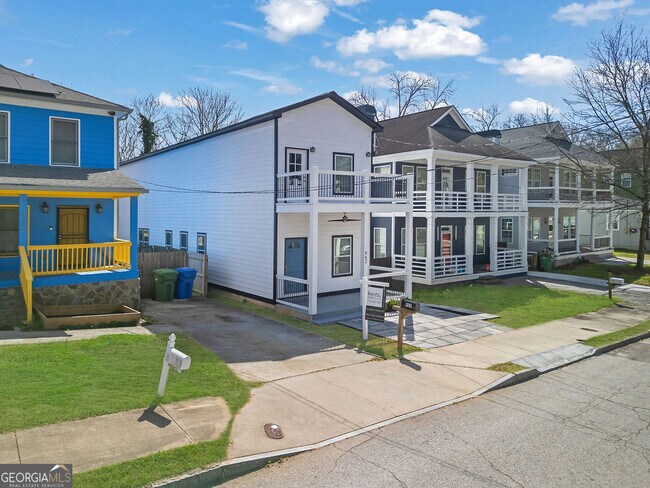 Building Photo - 962 Welch St SW