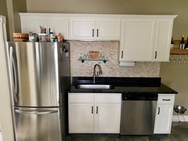 Building Photo - Spacious and Updated 2 Bd 1 Bath In Dedham...