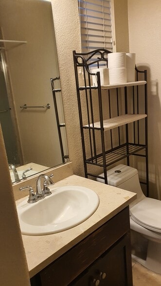 Building Photo - 1793 Hillebrant Plz