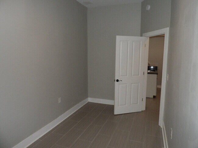 Building Photo - 609 Taylor Ave