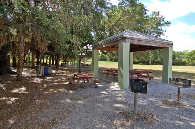 Building Photo - 2246 Cork Oak St W
