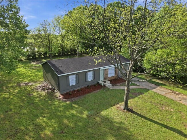 Building Photo - 526 Ochlahatchee Dr