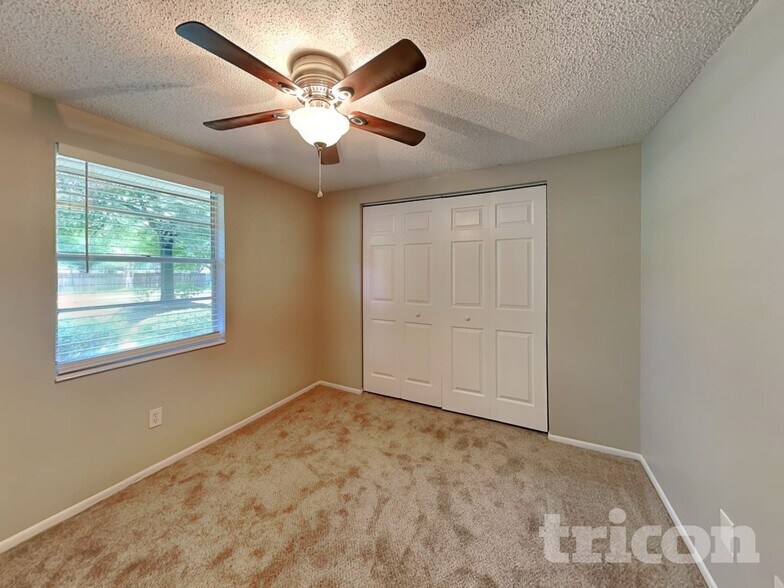 Building Photo - 18307 Oakdale Rd