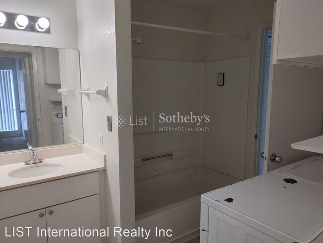 Building Photo - 2 br, 1 bath House - 46-1069 Emepela Way #3R