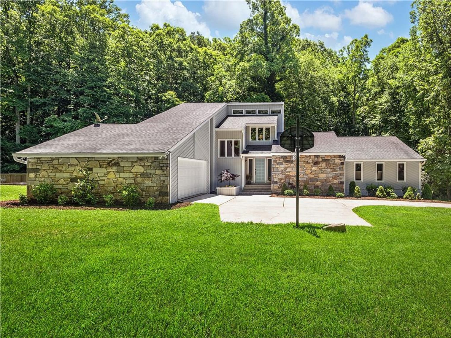 Building Photo - 19 Shady Brook Ln